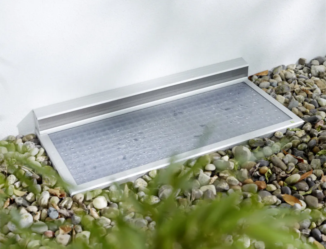 Regensichere Lichtschachtabdeckung schützt Keller vor Wasser und Schmutz